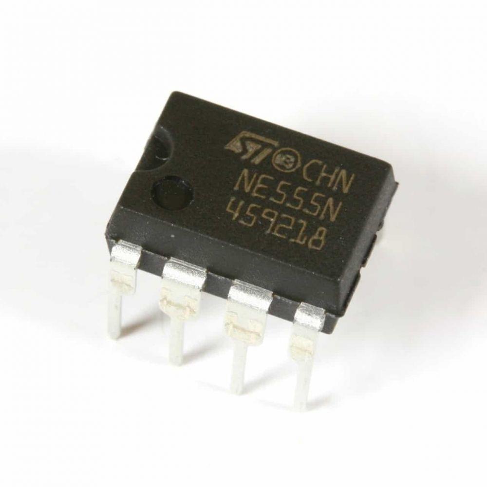 Timers in 8-DIPN E555N 555