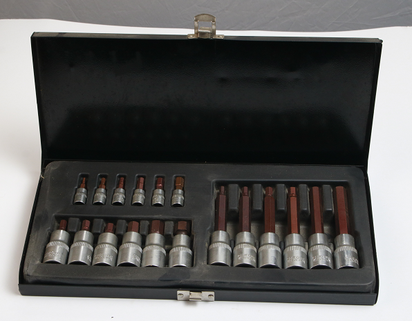 طقم لقم الن 1/2" 18 قطعة