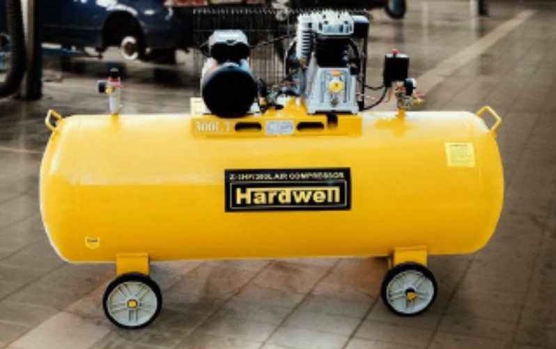Air Compressors 300 L 4hp Hardwell