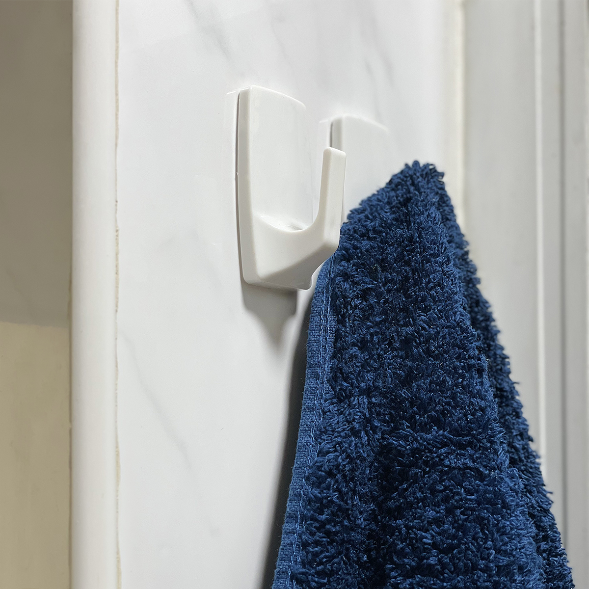 2 Piece rectangular, removable self-adhesive hook set (3cm x 6.5cm)