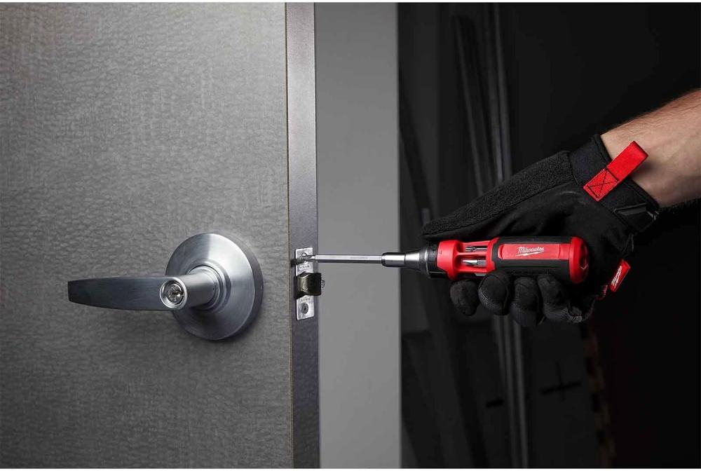 9 IN 1 RATCHETING MULTI-BIT SCREWDRIVER MILWAUKEE
