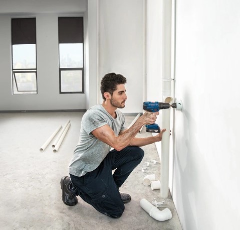 شنيور دقاق 18 فولت - ظرف أوتوماتيك - سرعتين يمين و شمال ٢ بطارية 2 أمبير و شاحن