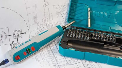 Total Cordless Screwdriver 4 Volt With 46 Screwdriver Bits