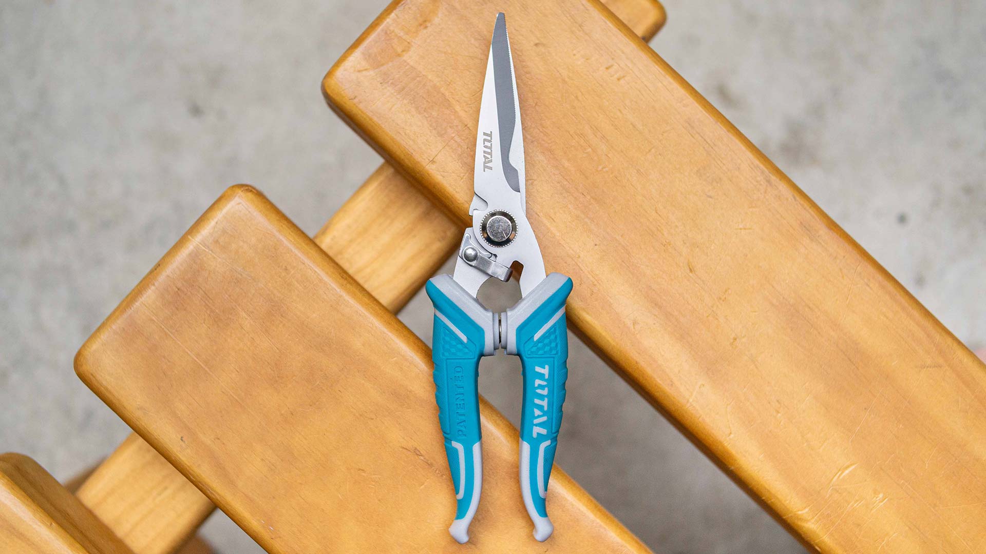 Total Electrician's Scissors 8"