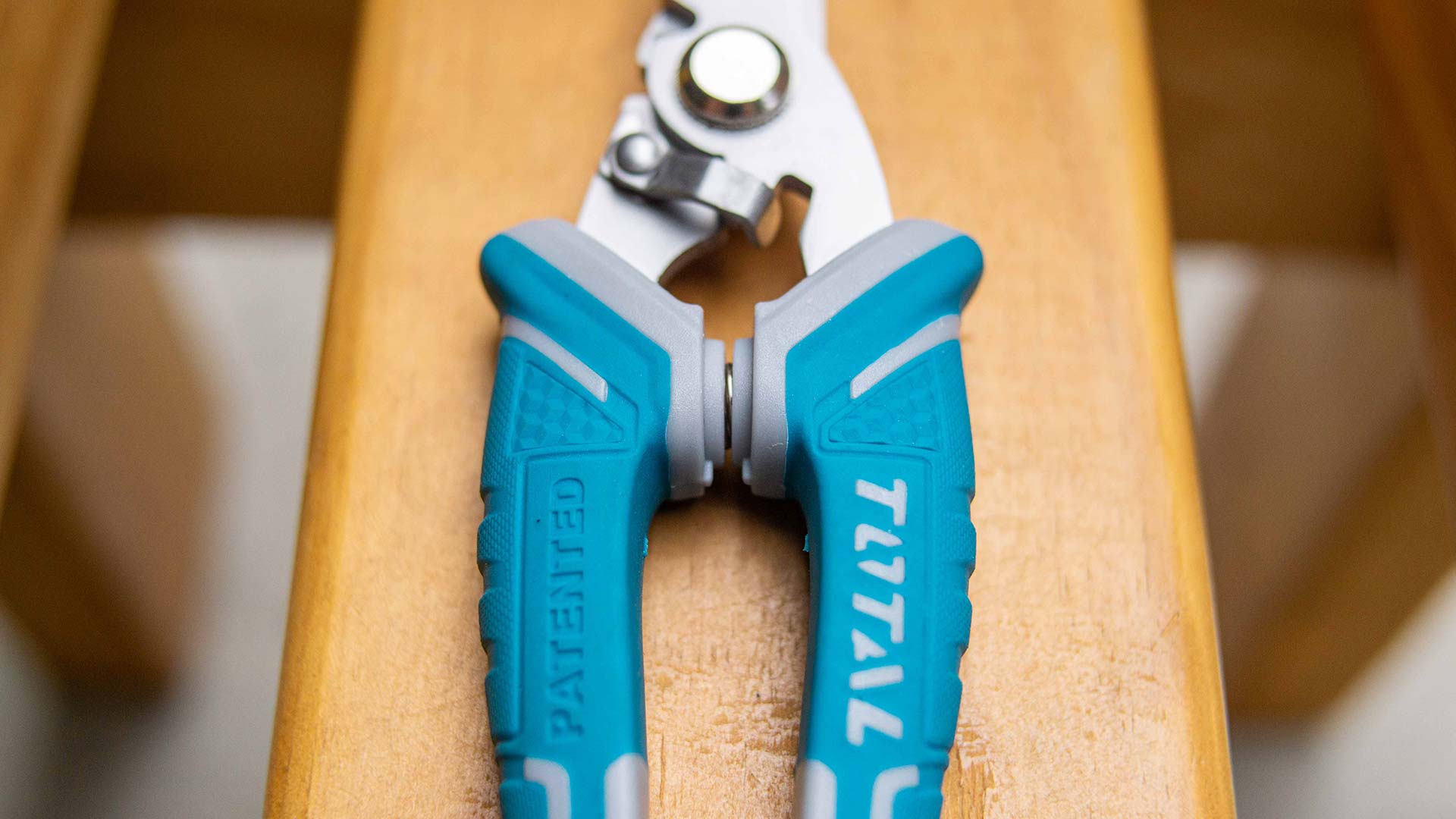 Total Electrician's Scissors 8"