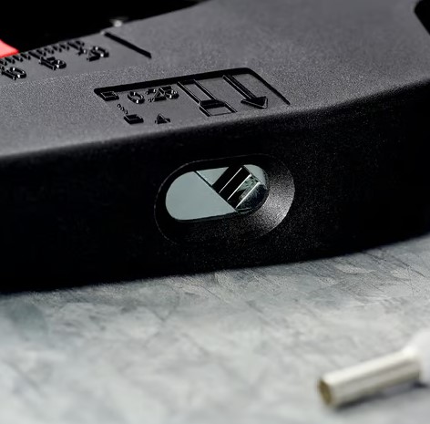 قصافه وقشاره اسلاك اوتوماتيك و ترامل نجمة+التحكم ف طول التقشير  Knipex