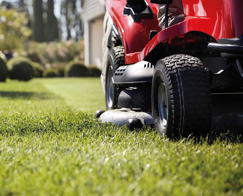 Premium Lawn Tractor With Versamow® Mulching Honda