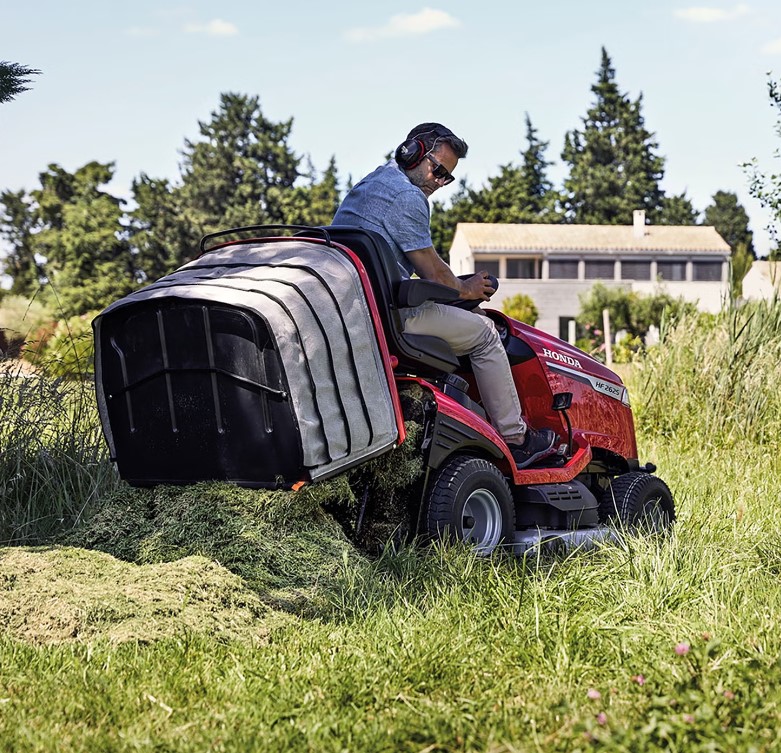 Premium Lawn Tractor With Versamow® Mulching Honda