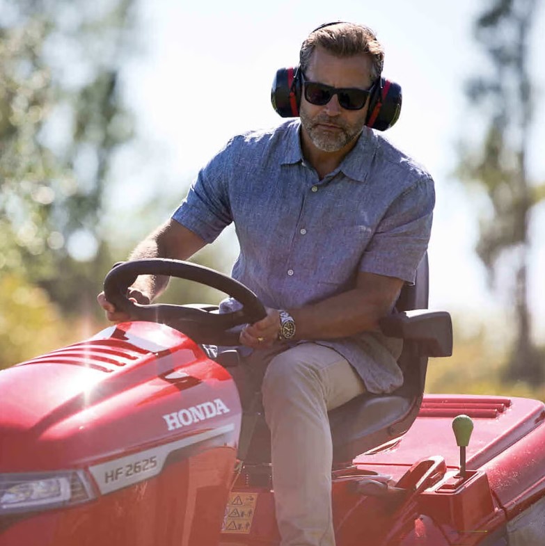 Premium Lawn Tractor With Versamow® Mulching Honda