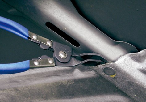 بنسة ازالة كلبسات السيارة