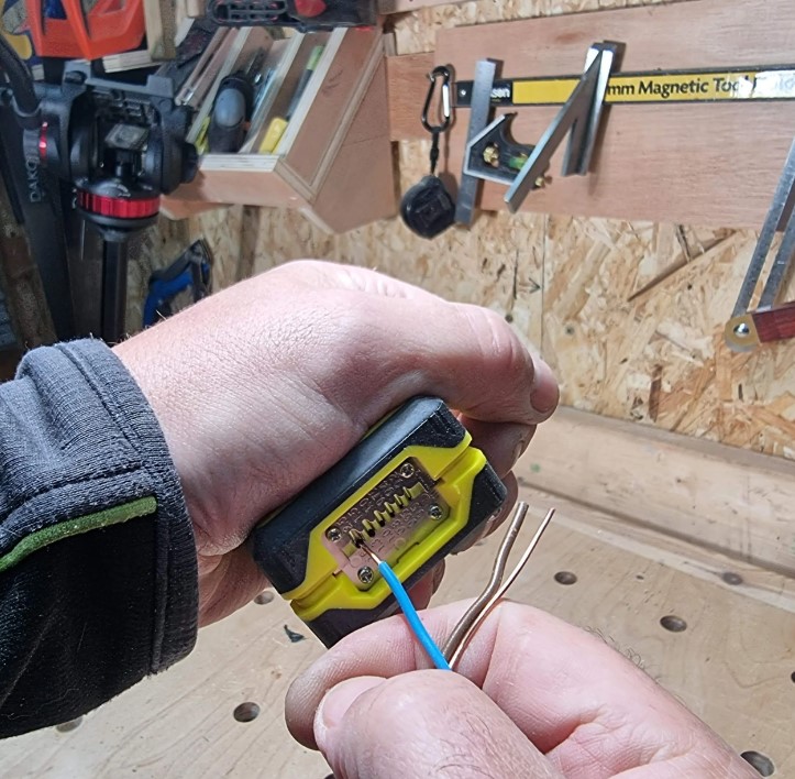 أداة تقشيرالأسلاك "ماجيك بوكس" من رولسون