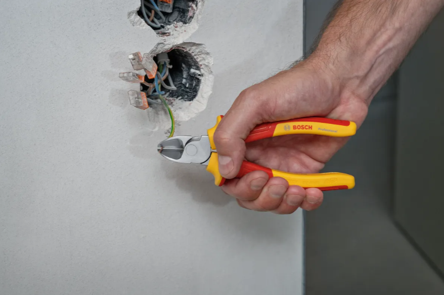 طقم أدوات يدوية معزولة VDE من بوش – مجموعة مختلطة، 5 قطع – احترافية